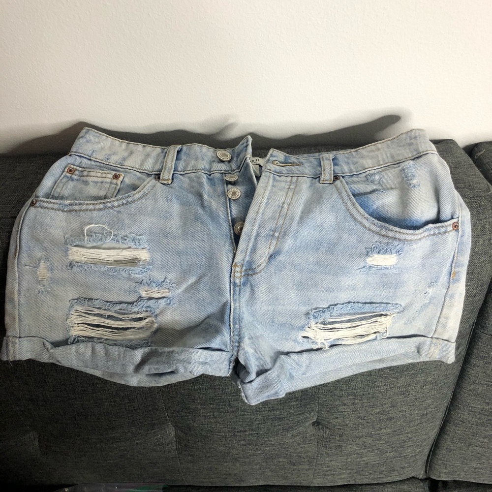 F21 distressed jean shorts